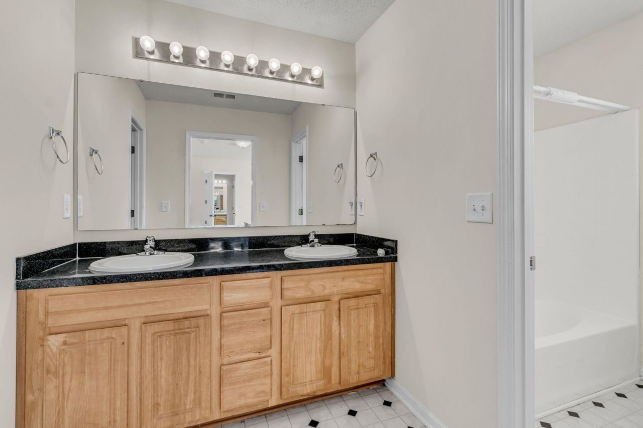 112 Avoncliff Court Photo 19