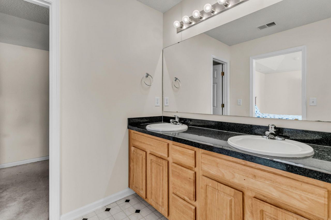 112 Avoncliff Court Photo 20