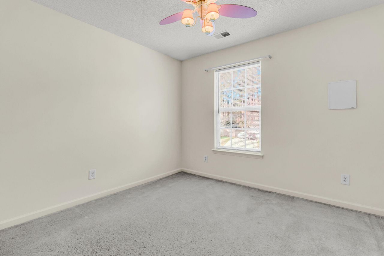 112 Avoncliff Court Photo 23