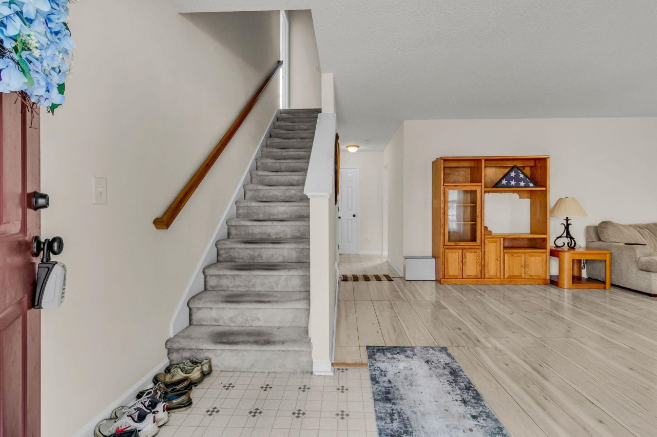 112 Avoncliff Court Photo 4