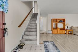 112 Avoncliff Court photo 4