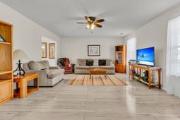 112 Avoncliff Court photo 4