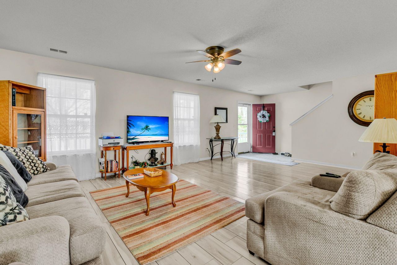 112 Avoncliff Court Photo 7