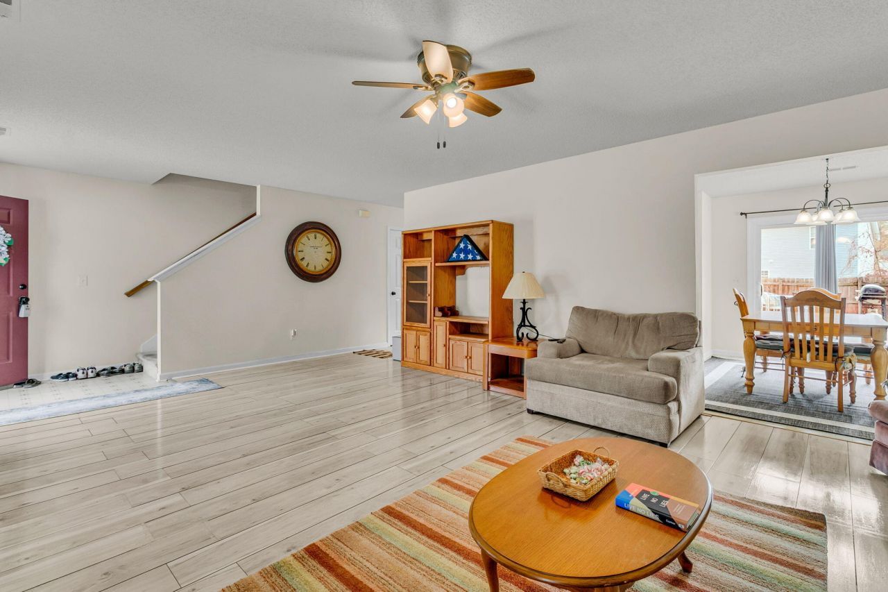 112 Avoncliff Court Photo 8