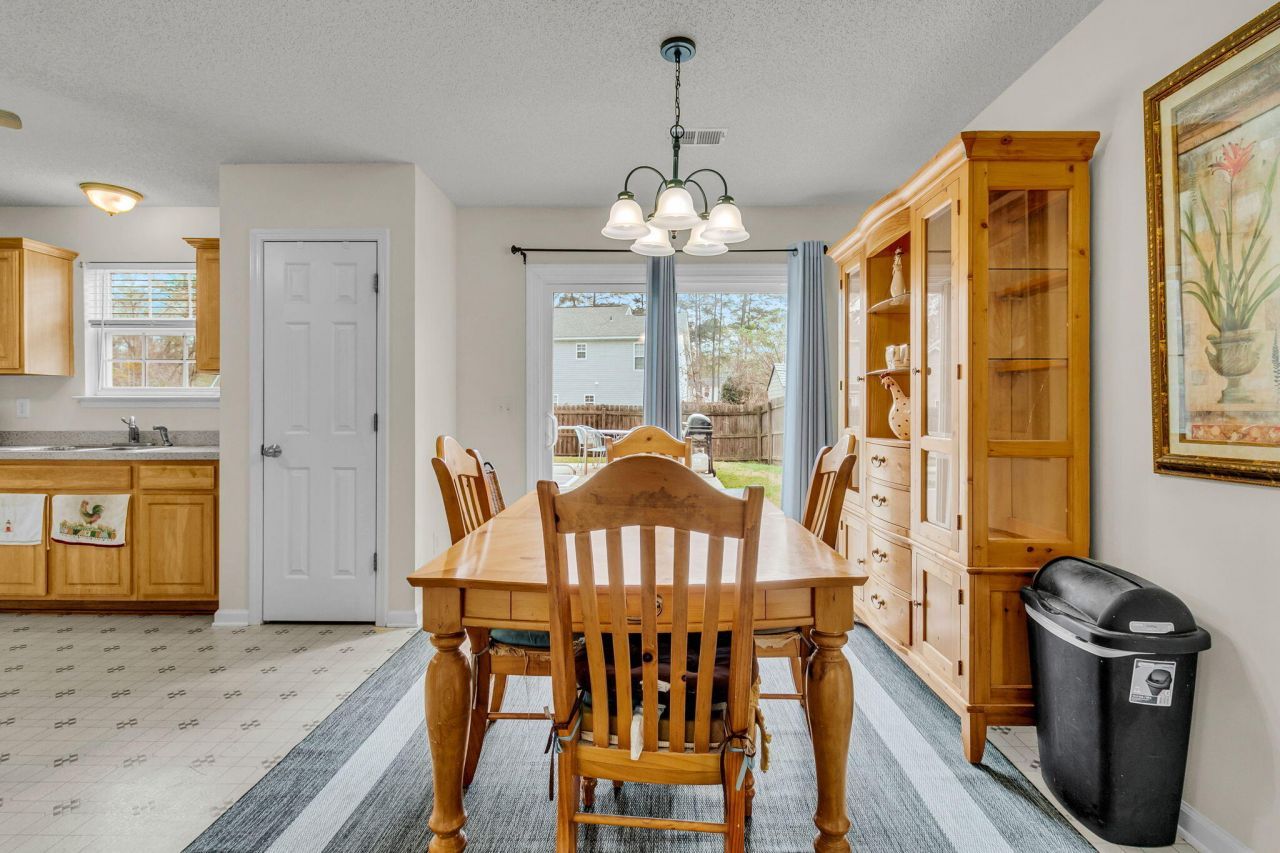 112 Avoncliff Court Photo 9