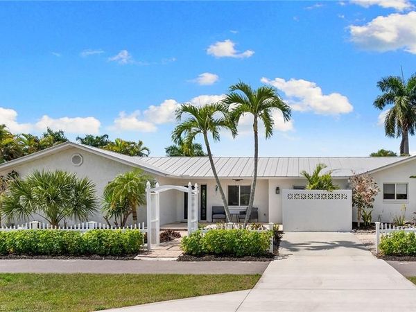 699 99th AVE N, NAPLES, FL 34108