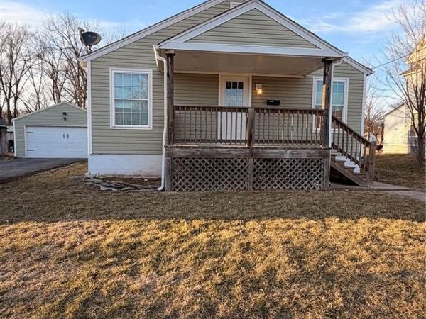 411 W 2nd Street , Montgomery, MO 63361