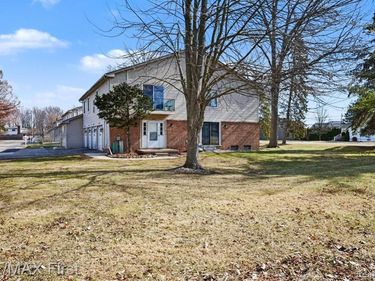 38103 Jefferson Avenue, Harrison Twp, MI 48045
