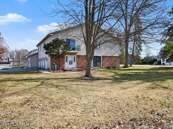 38103 Jefferson Avenue, Harrison Twp, MI 48045