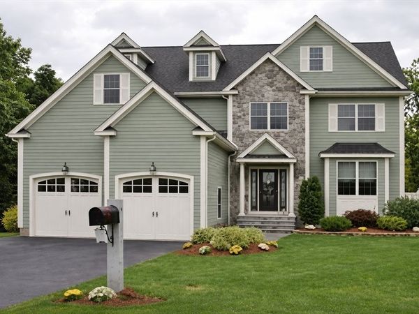 43 Oheir Way, Lowell, MA 01852