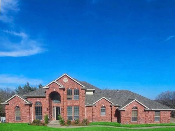 686 Cattlebaron Parc Drive, Fort Worth, TX 76108