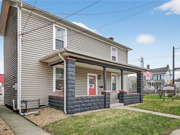 8 S Main St, Houston, PA 15342