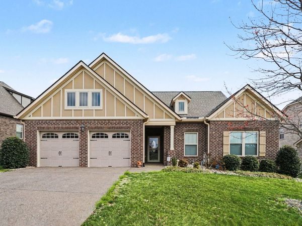 1004 Waterstone Dr , Lebanon, TN 37090