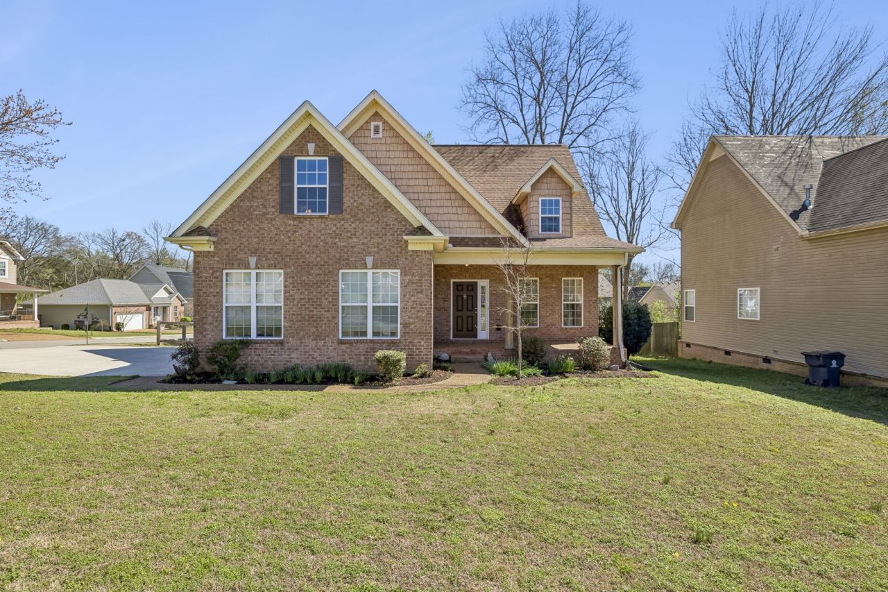 813 Royal Oaks Dr, Mount Juliet, TN 37122 Main Photo