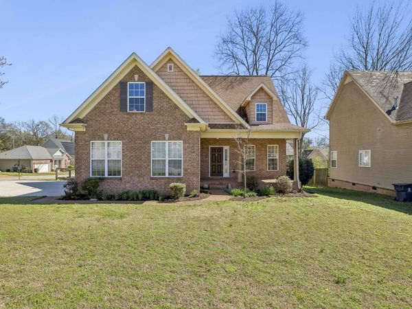 813 Royal Oaks Dr, Mount Juliet, TN 37122