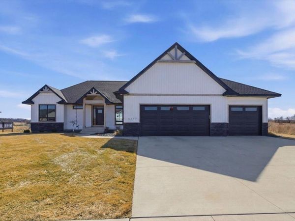4717 Wild Horse Drive, Cedar Falls, IA 50613