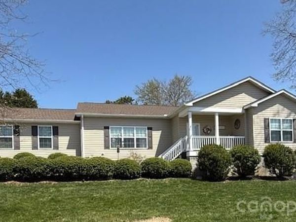 34 Middle Street , Hendersonville, NC 28792