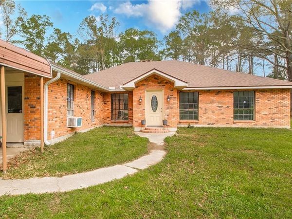 26000 ROBERTSON Road , Holden, LA 70744