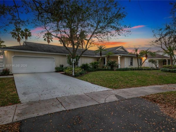 14952 SW 149th St , Miami, FL 33196