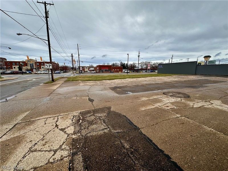 317 E State Street, Alliance, OH 44601 Photo 3