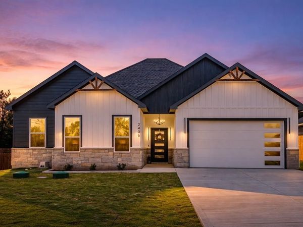 2406 Beverly Drive, Granbury, TX 76048