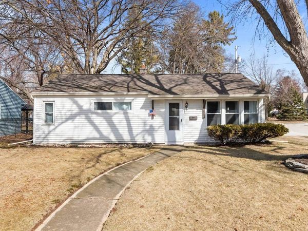 516 WINNEBAGO HEIGHTS, Neenah, WI 54956