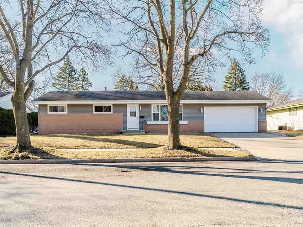 1425 W 3RD AVENUE, Oshkosh, WI 54902