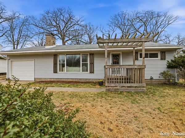 1620 W Norton Avenue, Norton Shores, MI 49441