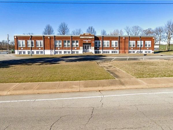 800 E Emma Avenue, Springdale, AR 72764