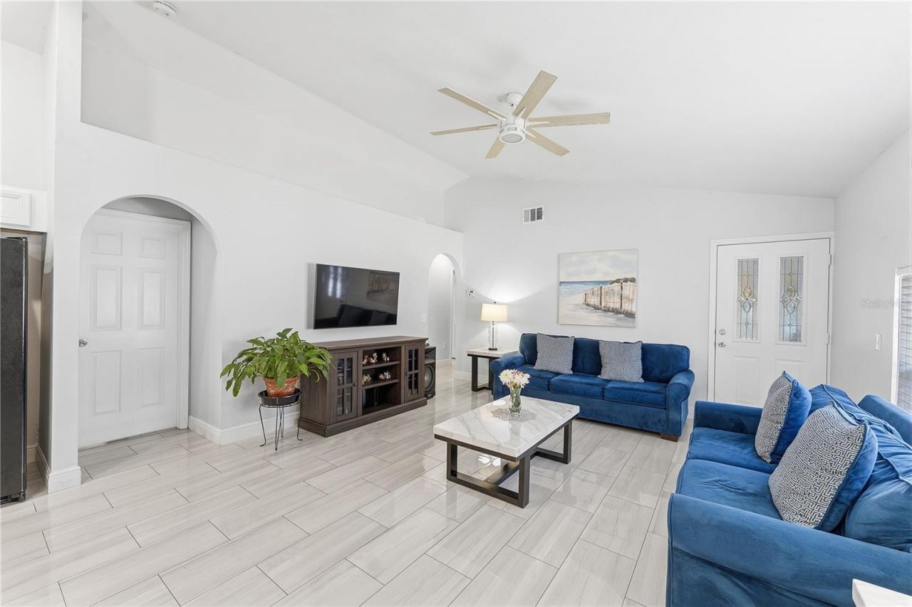 2405 Weymouth Court , Kissimmee, FL 34743 Photo