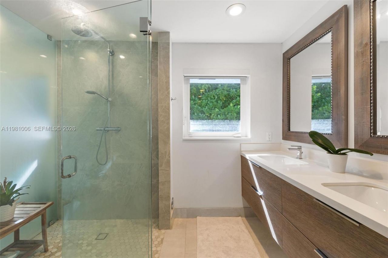 1014 Jefferson St , Hollywood, FL 33019 Photo