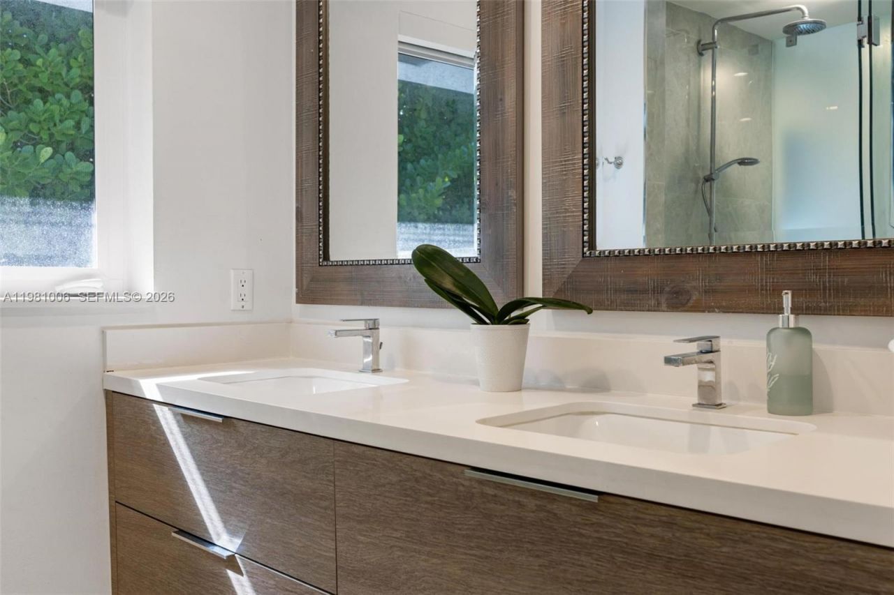 1014 Jefferson St , Hollywood, FL 33019 Photo