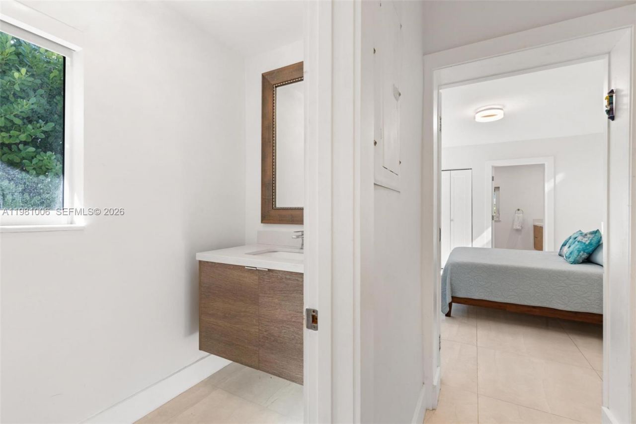 1014 Jefferson St , Hollywood, FL 33019 Photo