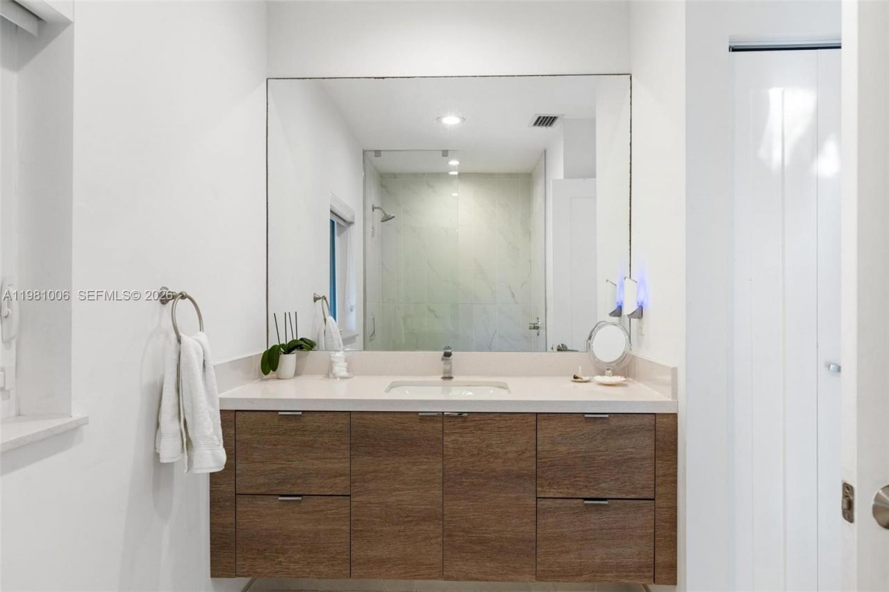 1014 Jefferson St , Hollywood, FL 33019 Photo