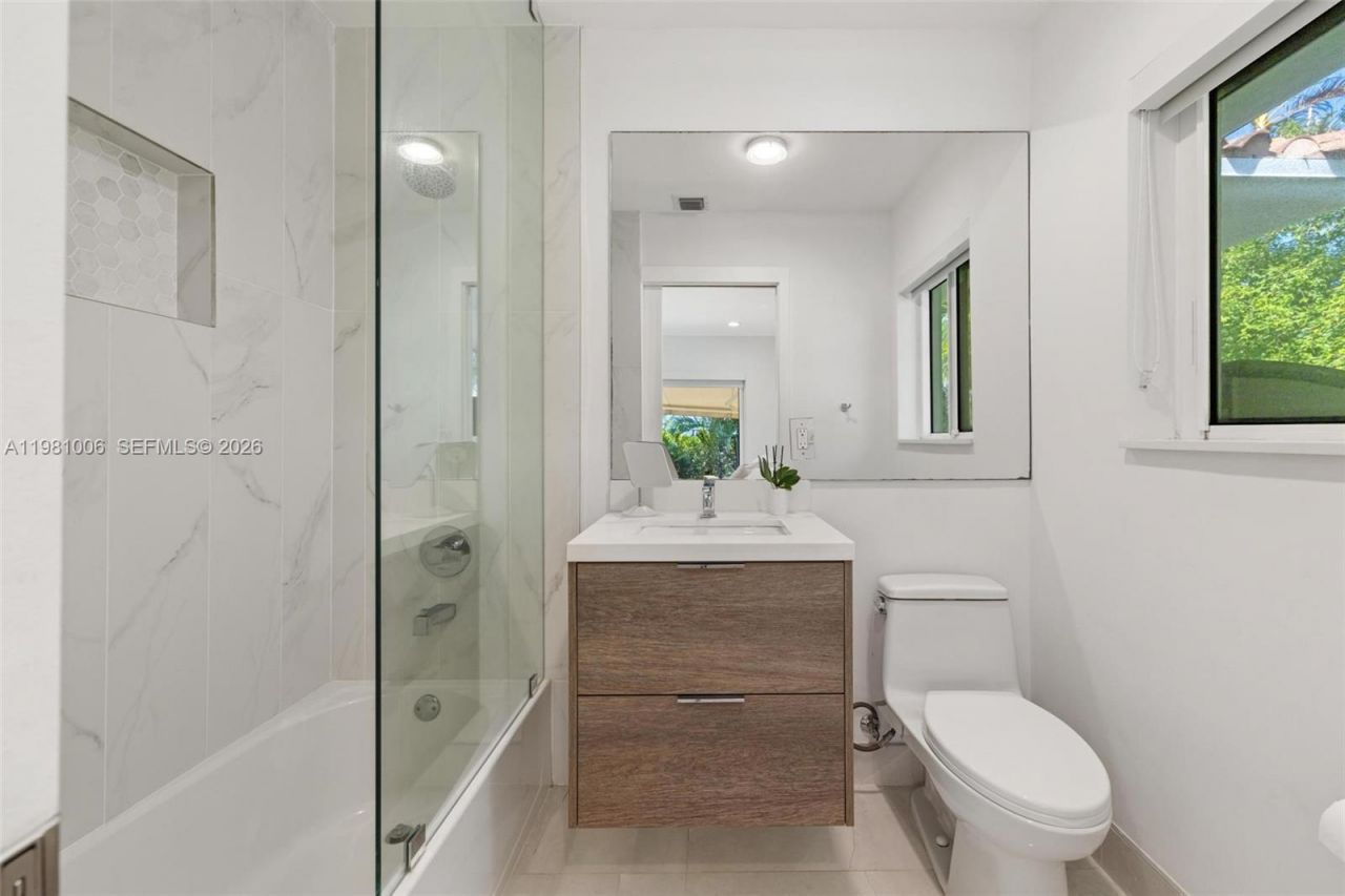 1014 Jefferson St , Hollywood, FL 33019 Photo