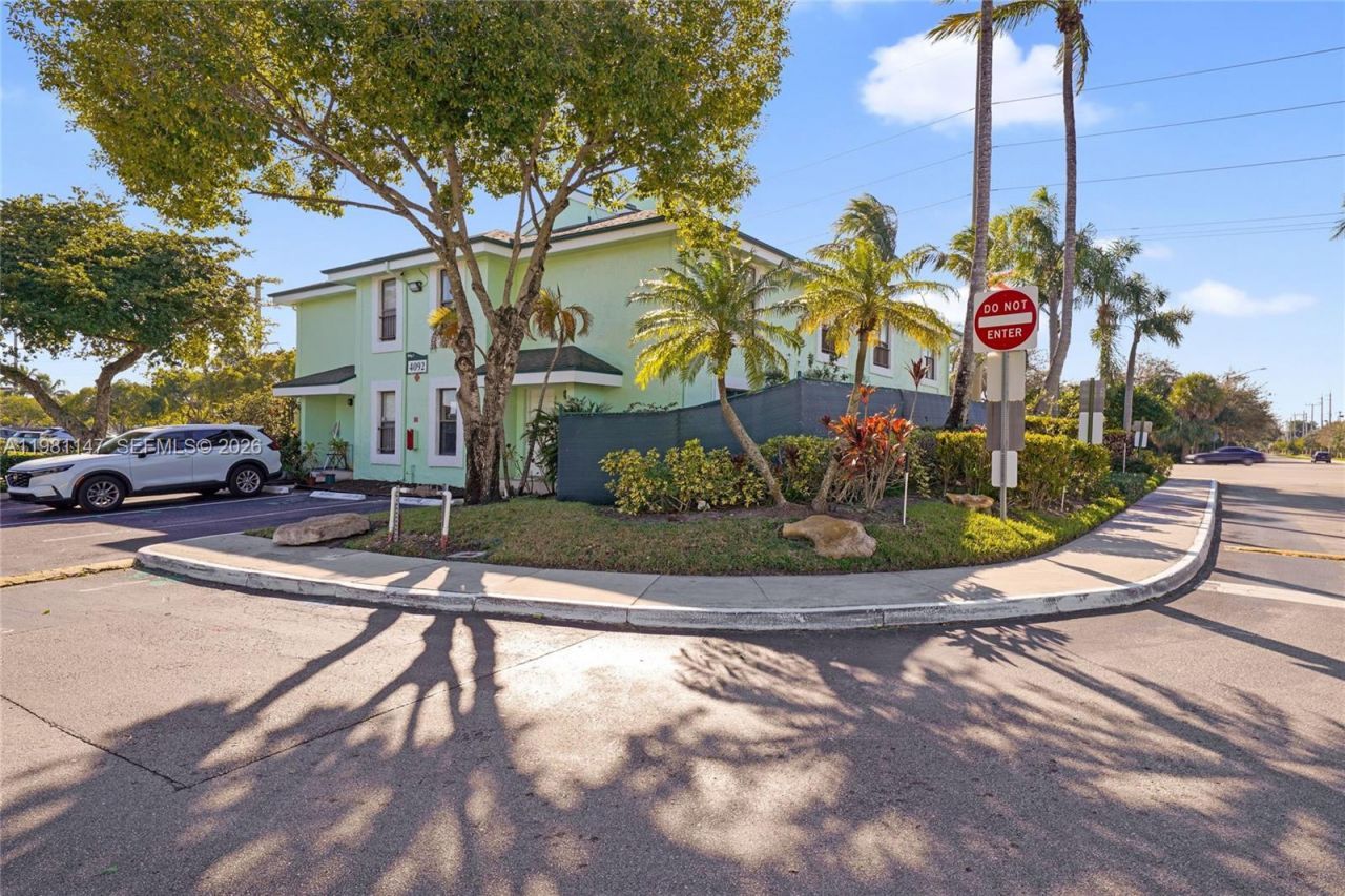 4092 N Pine Island Rd, Unit 206, Sunrise, FL 33351 Photo