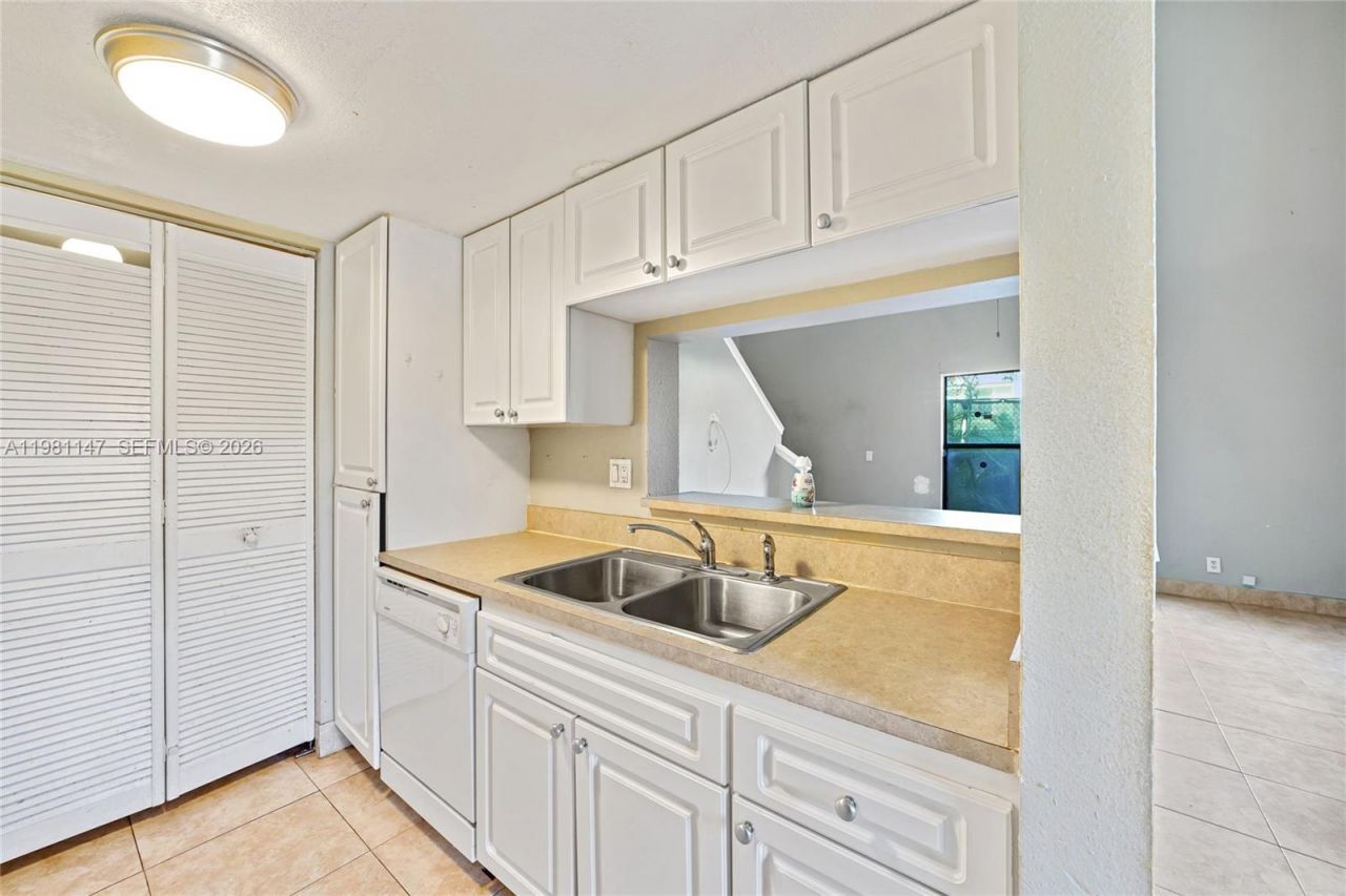 4092 N Pine Island Rd, Unit 206, Sunrise, FL 33351 Photo