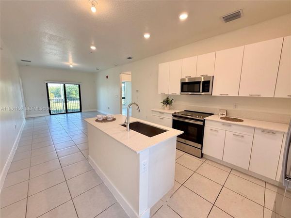 8001 NW 41st St, Unit F-202, Doral, FL 33166
