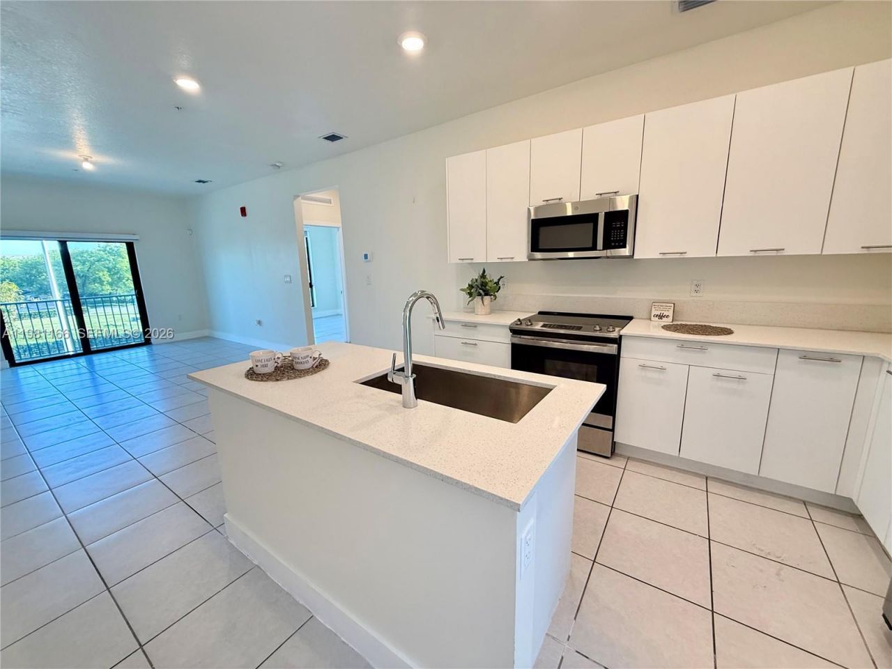 8001 NW 41st St, Unit F-202, Doral, FL 33166 Photo