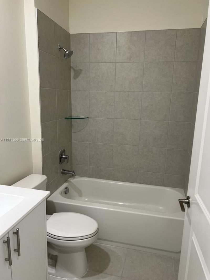 8001 NW 41st St, Unit F-202, Doral, FL 33166 Photo