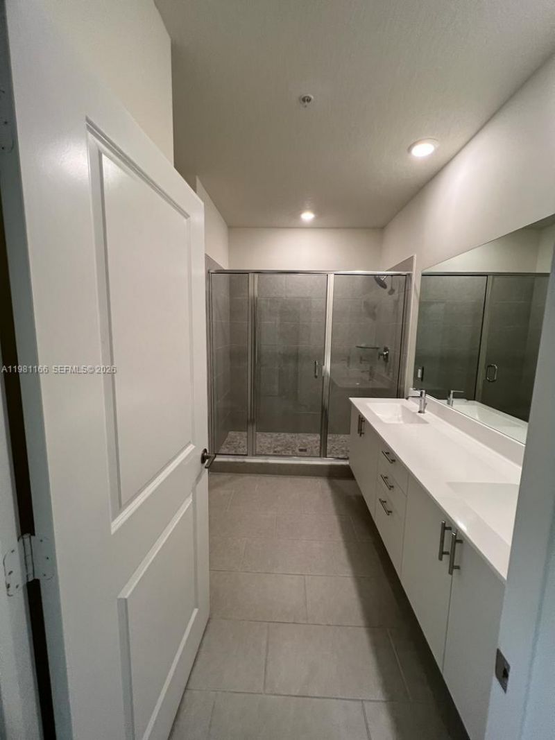 8001 NW 41st St, Unit F-202, Doral, FL 33166 Photo