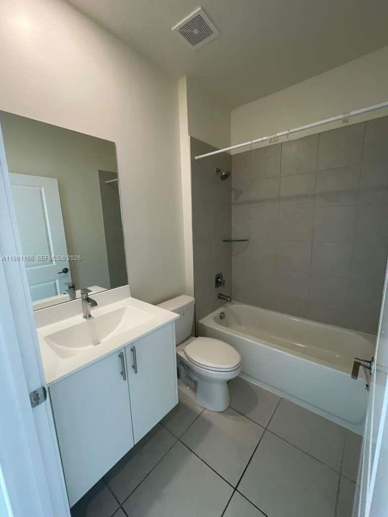 8001 NW 41st St, Unit F-202, Doral, FL 33166 Photo
