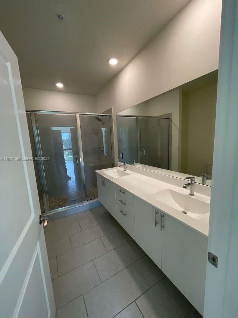 8001 NW 41st St, Unit F-202, Doral, FL 33166 Photo