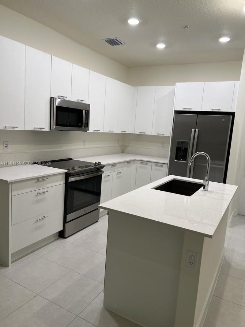 8001 NW 41st St, Unit F-202, Doral, FL 33166 Photo