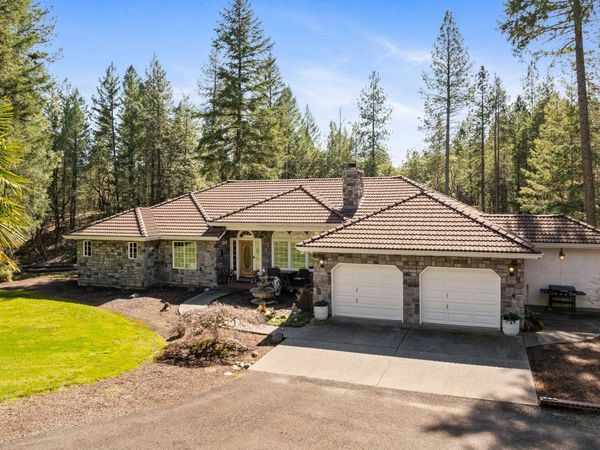313 Eagle Ridge Drive, Grants Pass, OR 97526