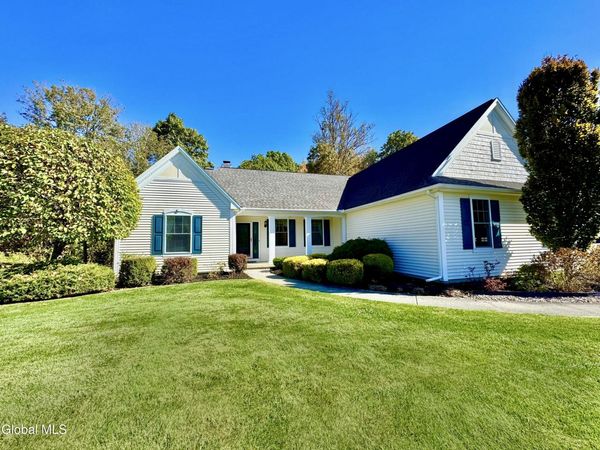 19 Highview Way, Mechanicville, NY 12118