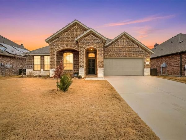 136 Colonial Drive, Joshua, TX 76058