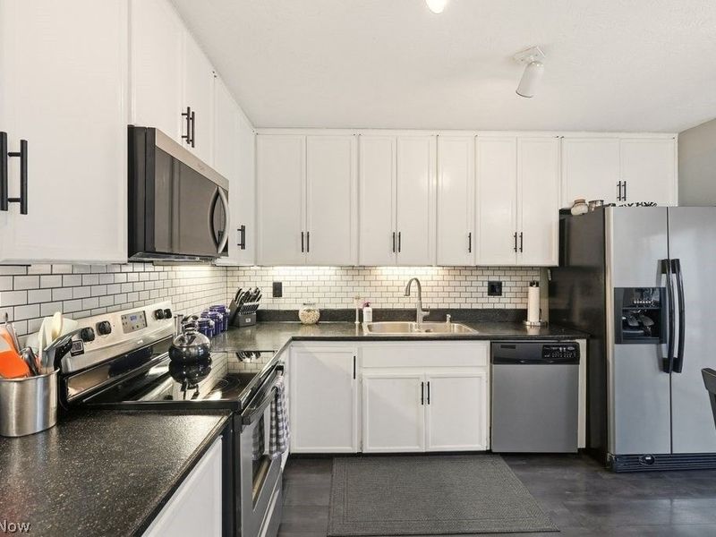 17833 Cliffside Drive, Strongsville, OH 44136 Photo 20