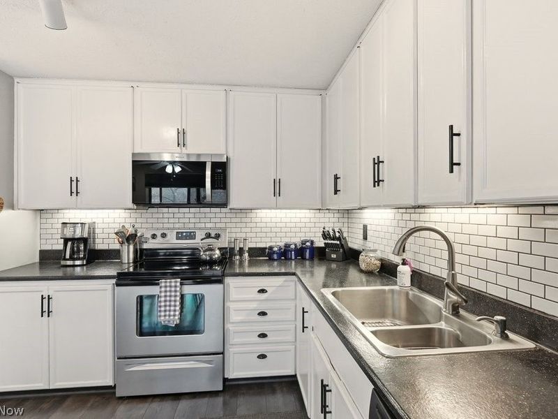 17833 Cliffside Drive, Strongsville, OH 44136 Photo 22