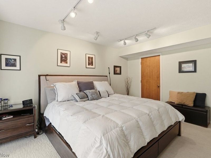 17833 Cliffside Drive, Strongsville, OH 44136 Photo 30